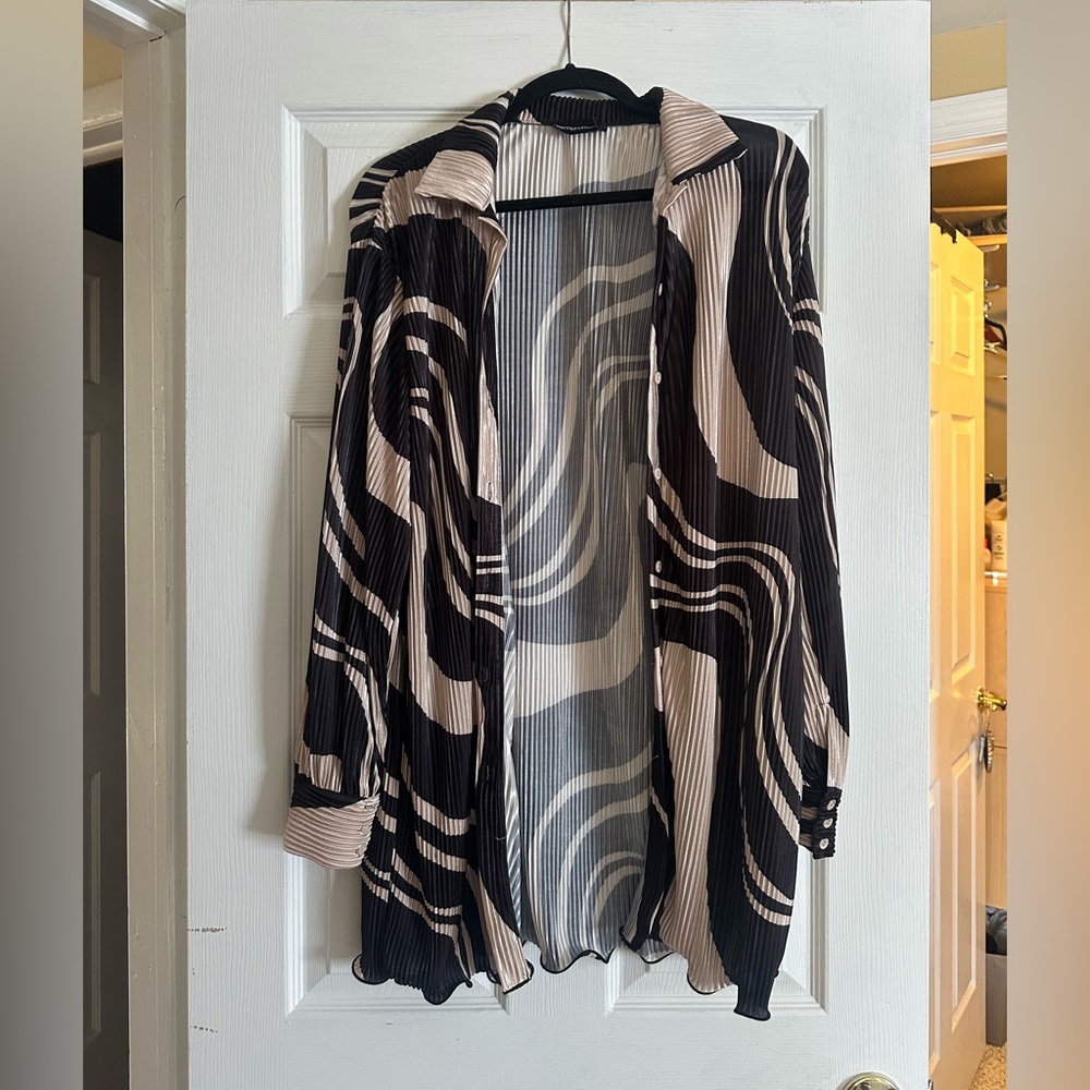 PrettyLittleThing Black and Cream Long Sleeve Dress